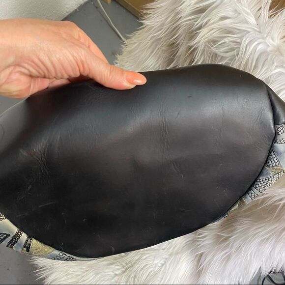 Gitta Black Silver  Chevron Printed Drawstring Close Bucket Backpack - Picture 7 of 10